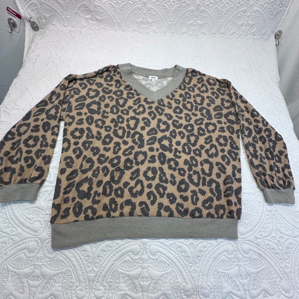 BKE Leopard Print V-Neck Pullover Sweatshirt Brown Gray Small KT92542-03